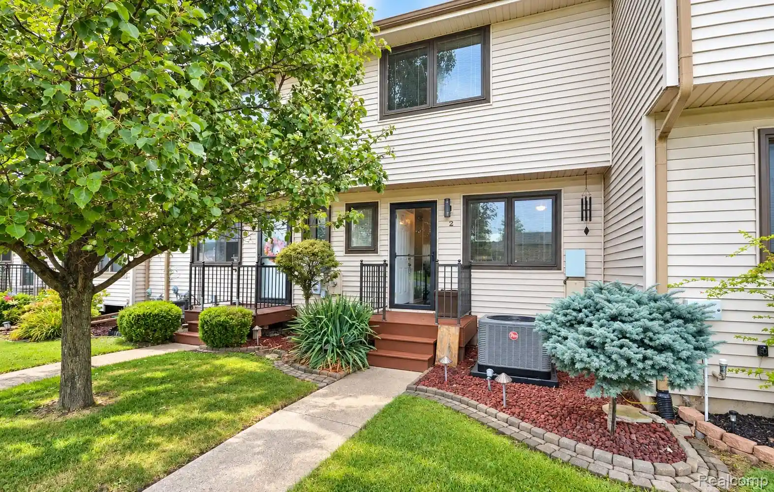 Listing Photo 2 - Condo for sale in 50676 Jefferson Ave located at 50676 Jefferson Ave, New Baltimore, MI 48047 - Unit 50676 Jefferson Ave