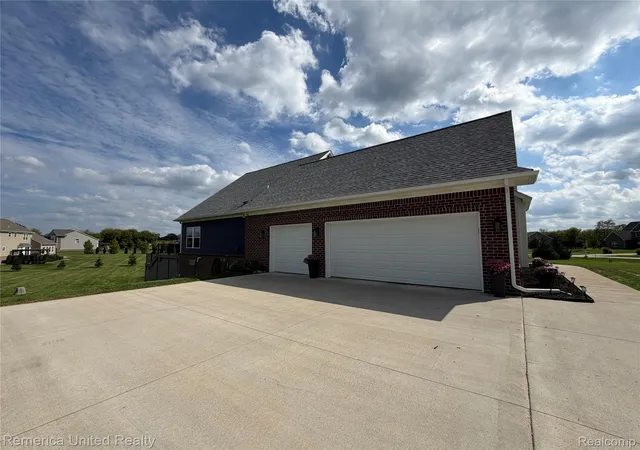 Photo 4 of Single family home for sale at 1303 Cedar Meadows Dr, White Lake, MI 48383 | MLS# 20261072696 | Listing updated on 2026-09-13
