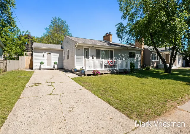Photo 2 of Single family home for sale at 3125 Coolidge Rd, Muskegon, MI 49441 | MLS# 71026047876 | Listing updated on 2026-09-18