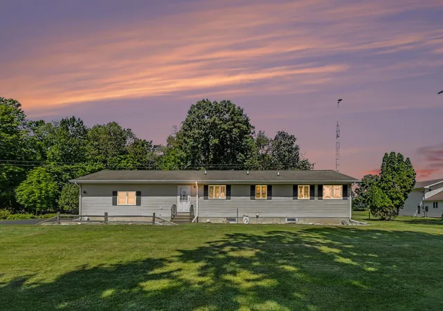 Photo 2 of Single family home for sale at 595 Albion Rd, Albion, MI 49224 | MLS# 81026047877 | Listing updated on 2026-09-11
