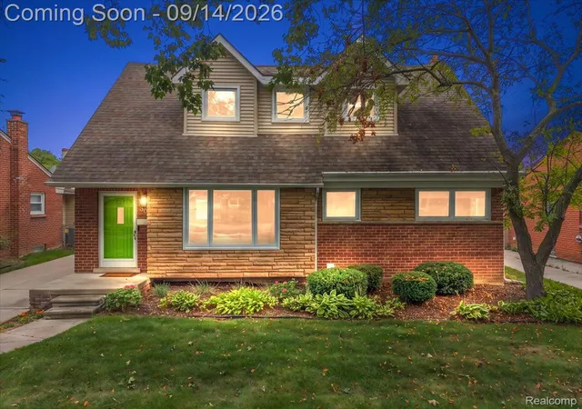 Photo 2 of Single family home for sale at 306 Jeffrey Ave, Royal Oak, MI 48073 | MLS# 20261072699 | Listing updated on 2026-09-14