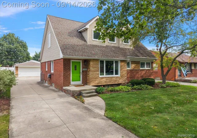 Photo 3 of Single family home for sale at 306 Jeffrey Ave, Royal Oak, MI 48073 | MLS# 20261072699 | Listing updated on 2026-09-14