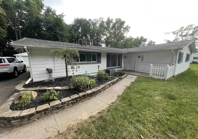 Photo 2 of Single family home for sale at 4720 Marcella Dr, Shelby Township, MI 48317 | MLS# 58050221257 | Listing updated on 2026-09-09