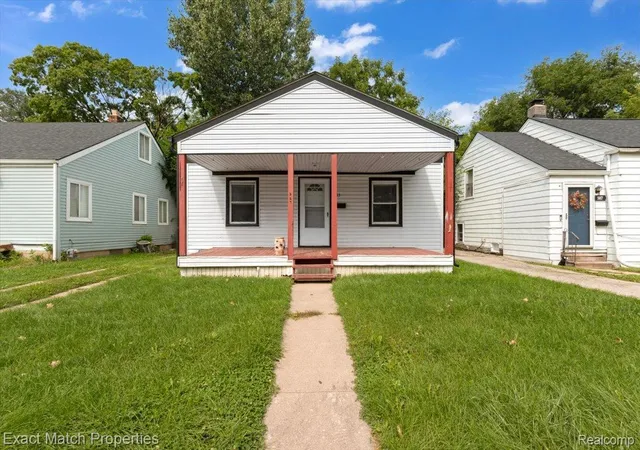Photo 1 of Single family home for sale at 583 E Madison Ave, Pontiac, MI 48340 | MLS# 20261072703 | Listing updated on 2026-09-11