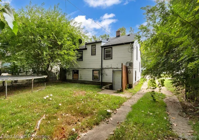 Photo 28 of Single family home for sale at 583 E Madison Ave, Pontiac, MI 48340 | MLS# 20261072703 | Listing updated on 2026-09-11