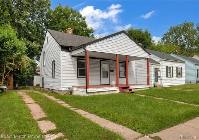 Photo 2 of Single family home for sale at 583 E Madison Ave, Pontiac, MI 48340 | MLS# 20261072703 | Listing updated on 2026-09-11