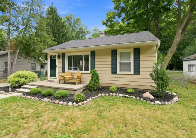 Photo 2 of Single family home for sale at 21484 Power Rd, Farmington, MI 48336 | MLS# 81026047885 | Listing updated on 2026-09-12