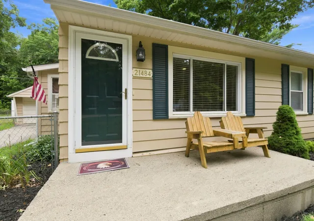 Photo 3 of Single family home for sale at 21484 Power Rd, Farmington, MI 48336 | MLS# 81026047885 | Listing updated on 2026-09-12