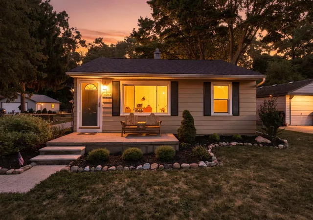 Photo 3 of Single family home for sale at 21484 Power Rd, Farmington, MI 48336 | MLS# 81026047885 | Listing updated on 2026-09-12