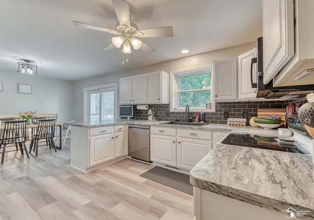 Photo 3 of Single family home for sale at 402 East Blvd, Blissfield, MI 49228 | MLS# 57050221260 | Listing updated on 2026-09-28