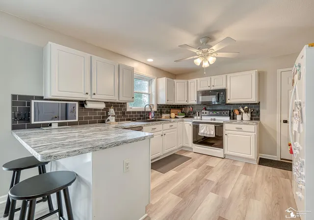 Photo 3 of Single family home for sale at 402 East Blvd, Blissfield, MI 49228 | MLS# 57050221260 | Listing updated on 2026-09-28