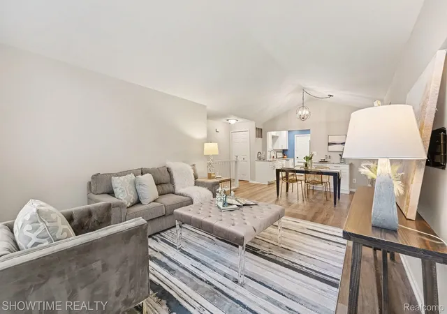 Listing Photo 4 - Condo for sale in building located at 3524 Tremonte Cir S, Rochester, MI 48306