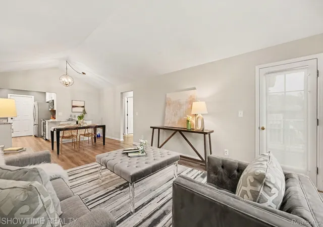 Listing Photo 5 - Condo for sale in building located at 3524 Tremonte Cir S, Rochester, MI 48306