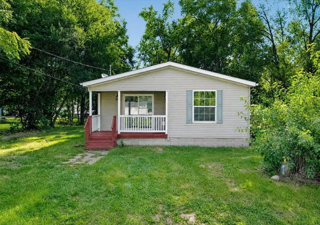 Photo 1 of Single family home for sale at 105 S Stone Ave, Battle Creek, MI 49014 | MLS# 65026047888 | Listing updated on 2026-09-15