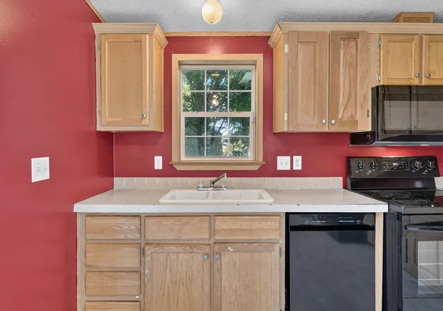 Photo 2 of Single family home for sale at 105 S Stone Ave, Battle Creek, MI 49014 | MLS# 65026047888 | Listing updated on 2026-09-15
