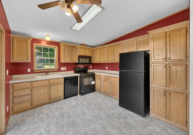 Photo 3 of Single family home for sale at 105 S Stone Ave, Battle Creek, MI 49014 | MLS# 65026047888 | Listing updated on 2026-09-15
