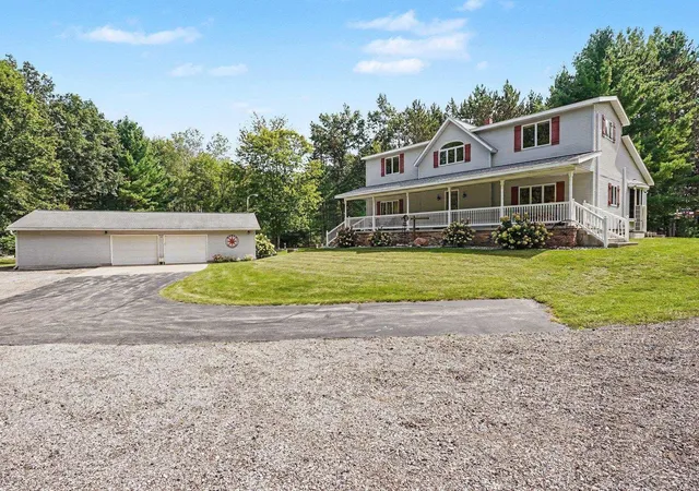 Photo 3 of Single family home for sale at 2050 E Mier Rd, Midland, MI 48642 | MLS# 61050221263 | Listing updated on 2026-09-09