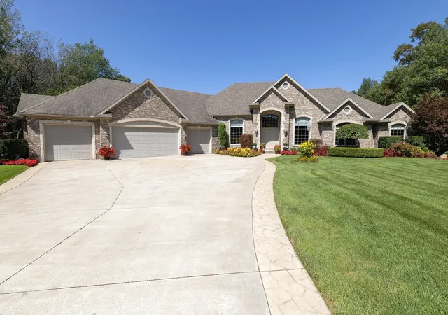 Photo 1 of Single family home for sale at 33117 Lake Forest Ct, Niles, MI 49120 | MLS# 69026047895 | Listing updated on 2026-09-14