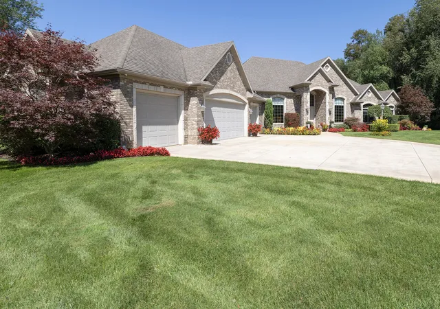 Photo 2 of Single family home for sale at 33117 Lake Forest Ct, Niles, MI 49120 | MLS# 69026047895 | Listing updated on 2026-09-14