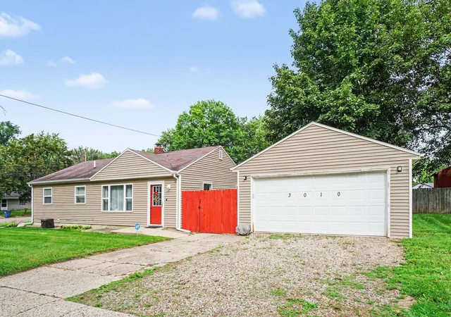 Photo 3 of Single family home for sale at 3010 Range St, Kalamazoo, MI 49004 | MLS# 66026047894 | Listing updated on 2026-09-09