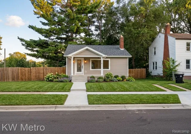 Photo 1 of Single family home for sale at 16517 Chatham St, Detroit, MI 48219 | MLS# 20261072724 | Listing updated on 2026-09-11