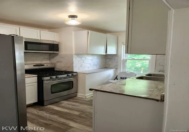 Photo 3 of Single family home for sale at 16517 Chatham St, Detroit, MI 48219 | MLS# 20261072724 | Listing updated on 2026-09-11