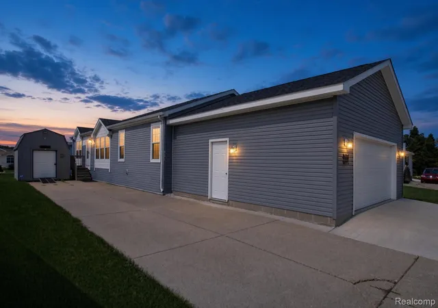 Single family home for sale at 16192 Oxford Ct, Holly, MI 48442 | MLS# 20261072729