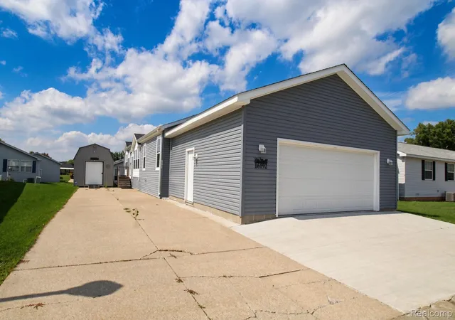 Photo 3 of Single family home for sale at 16192 Oxford Ct, Holly, MI 48442 | MLS# 20261072729 | Listing updated on 2026-09-11