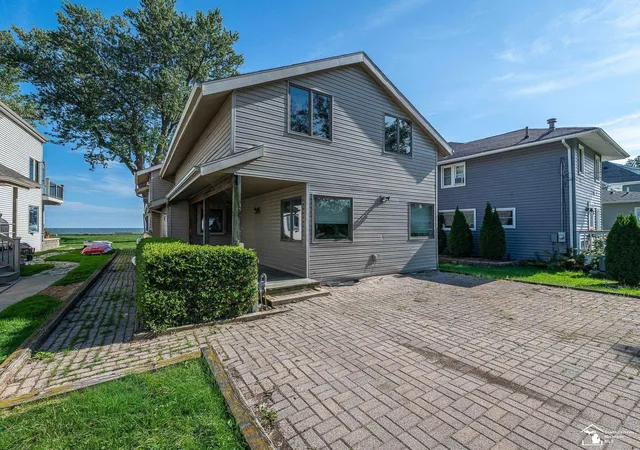 Photo 2 of Single family home for sale at 3360 Lakeshore Dr, Monroe, MI 48162 | MLS# 57050221269 | Listing updated on 2026-09-12