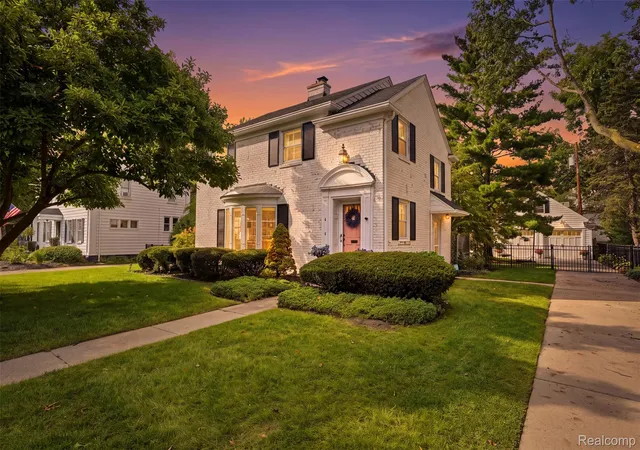 Photo 1 of Sale Pending at 4 Kenberton Dr, Pleasant Ridge, MI 48069 | MLS# 20261072737 | Listing updated on 2026-09-22