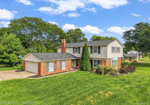 Photo 1 of Sale Pending at 25576 Wessex St, Farmington Hills, MI 48336 | MLS# 20261072744 | Listing updated on 2026-10-11