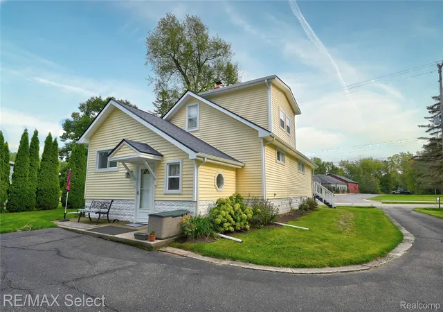 Photo 2 of Single family home for sale at 10267 Lapeer Rd, Davison, MI 48423 | MLS# 20261072753 | Listing updated on 2026-09-15