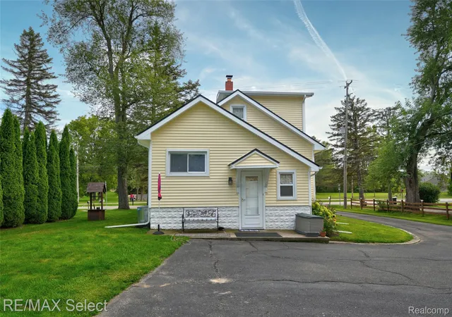 Photo 3 of Single family home for sale at 10267 Lapeer Rd, Davison, MI 48423 | MLS# 20261072753 | Listing updated on 2026-09-15