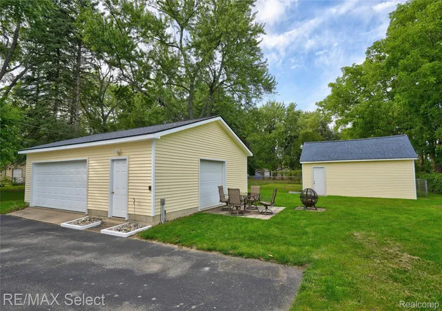 Photo 4 of Single family home for sale at 10267 Lapeer Rd, Davison, MI 48423 | MLS# 20261072753 | Listing updated on 2026-09-15