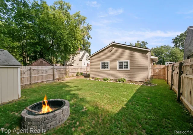 Photo 2 of Single family home for sale at 1200 Bangor Rd, Waterford, MI 48328 | MLS# 20261072756 | Listing updated on 2026-09-14