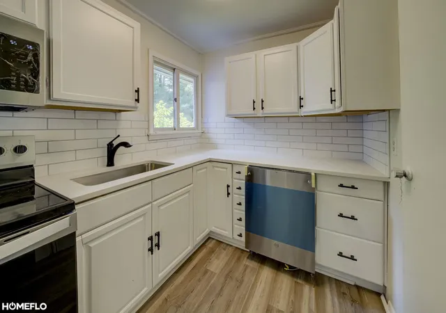 Photo 3 of Single family home for sale at 6072 Center Rd, Traverse City, MI 49686 | MLS# 61050221281 | Listing updated on 2026-09-09