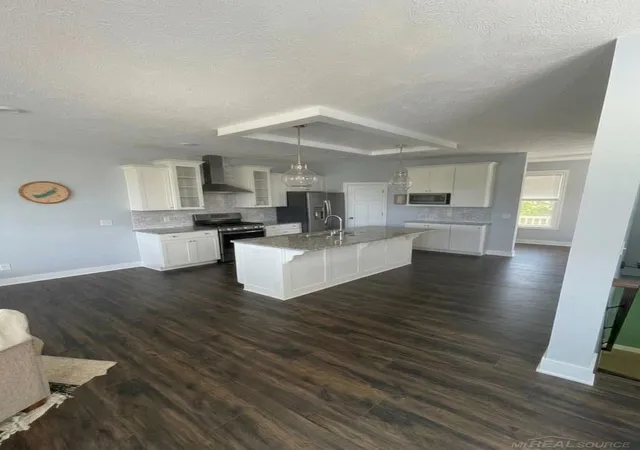 Photo 3 of Single family home for sale at 928 S Lake St, Whitehall, MI 49461 | MLS# 58050221282 | Listing updated on 2026-09-18