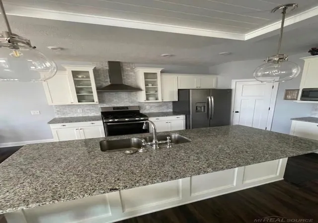 Photo 4 of Single family home for sale at 928 S Lake St, Whitehall, MI 49461 | MLS# 58050221282 | Listing updated on 2026-09-18