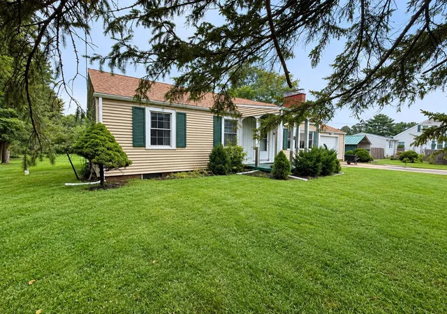 Photo 2 of Single family home for sale at 14751 Michigan Ave, Marshall, MI 49068 | MLS# 64026047912 | Listing updated on 2026-09-30