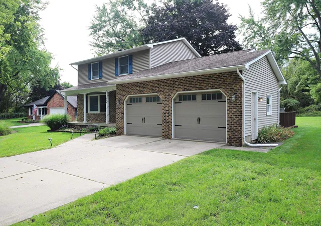 Photo 2 of Single family home for sale at 306 N Hampton Dr, Durand, MI 48429 | MLS# 5050221286 | Listing updated on 2026-10-09