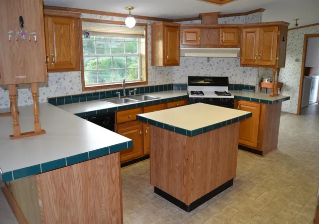 Photo 2 of Single family home for sale at 1617 Aberdeen Dr, Gladwin, MI 48624 | MLS# 77080073367 | Listing updated on 2026-09-12