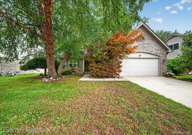 Photo 3 of Single family home for sale at 19149 Red Oak Ln, Brownstown, MI 48193 | MLS# 20261072772 | Listing updated on 2026-09-11