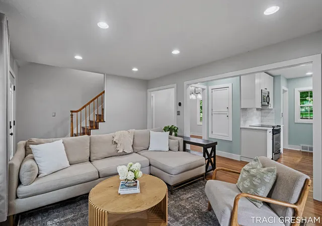 Photo 4 of Single family home for sale at 3740 Lake Harbor Rd, Norton Shores, MI 49441 | MLS# 71026047918 | Listing updated on 2026-09-17