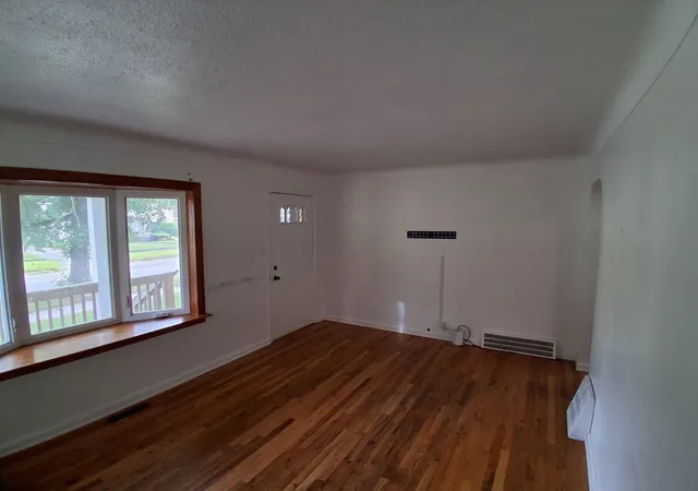 Photo 3 of Single family home for sale at 631 Campbell St, Flint, MI 48507 | MLS# 65026047913 | Listing updated on 2026-09-10