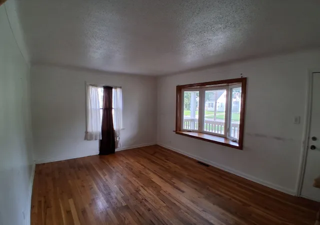 Photo 4 of Single family home for sale at 631 Campbell St, Flint, MI 48507 | MLS# 65026047913 | Listing updated on 2026-09-10