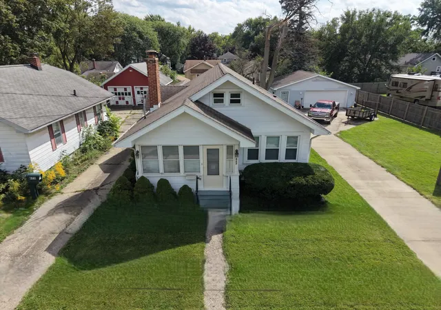 Photo 1 of Single family home for sale at 627 W Monroe St, Jackson, MI 49202 | MLS# 55026047925 | Listing updated on 2026-09-16