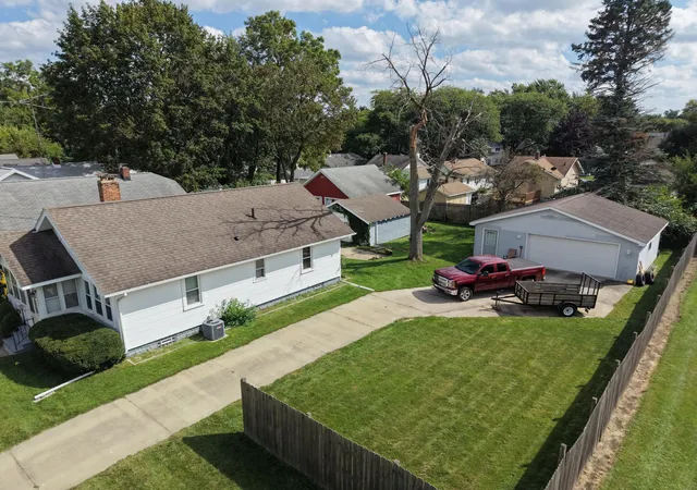 Photo 2 of Single family home for sale at 627 W Monroe St, Jackson, MI 49202 | MLS# 55026047925 | Listing updated on 2026-09-16