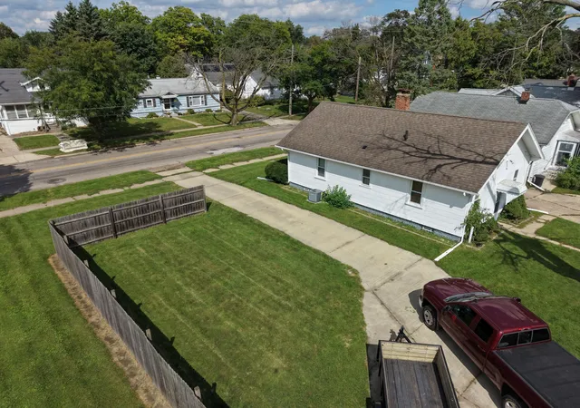 Photo 3 of Single family home for sale at 627 W Monroe St, Jackson, MI 49202 | MLS# 55026047925 | Listing updated on 2026-09-16