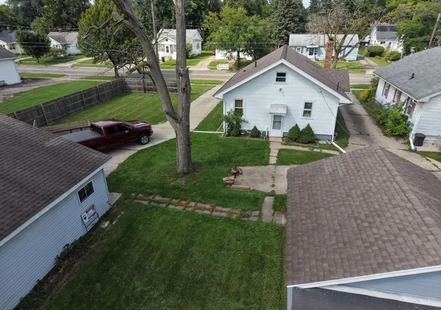 Photo 3 of Single family home for sale at 627 W Monroe St, Jackson, MI 49202 | MLS# 55026047925 | Listing updated on 2026-09-16