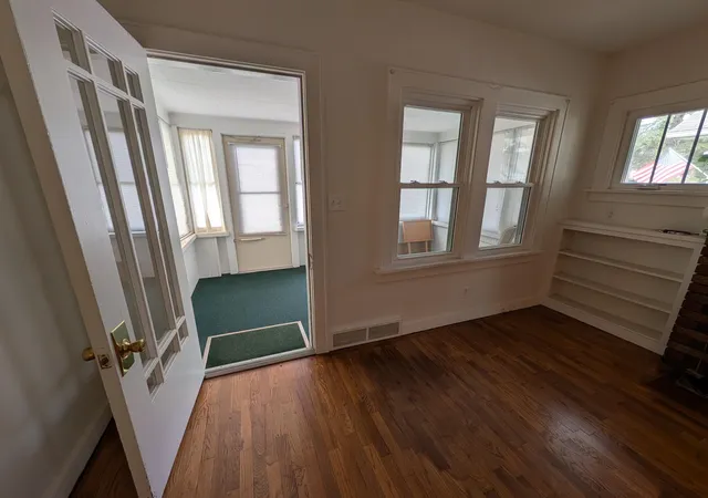 Photo 4 of Single family home for sale at 627 W Monroe St, Jackson, MI 49202 | MLS# 55026047925 | Listing updated on 2026-09-16
